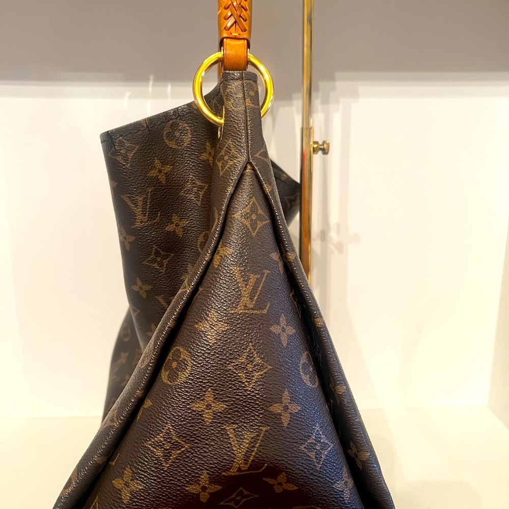 Authentic Louis Vuitton Artsy MM